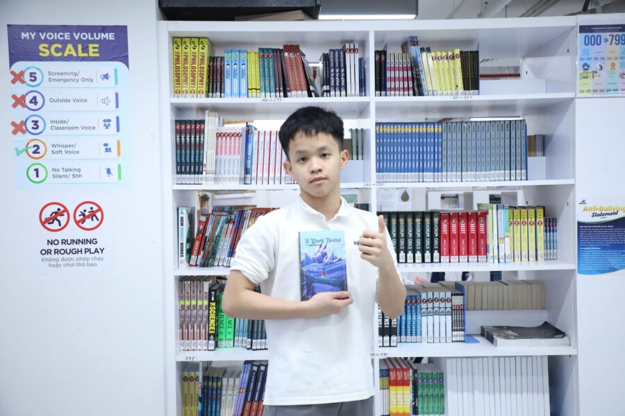 Học-sinh-Dewey-xuất-bản-tiểu-thuyết-Tiếng-Anh-cover